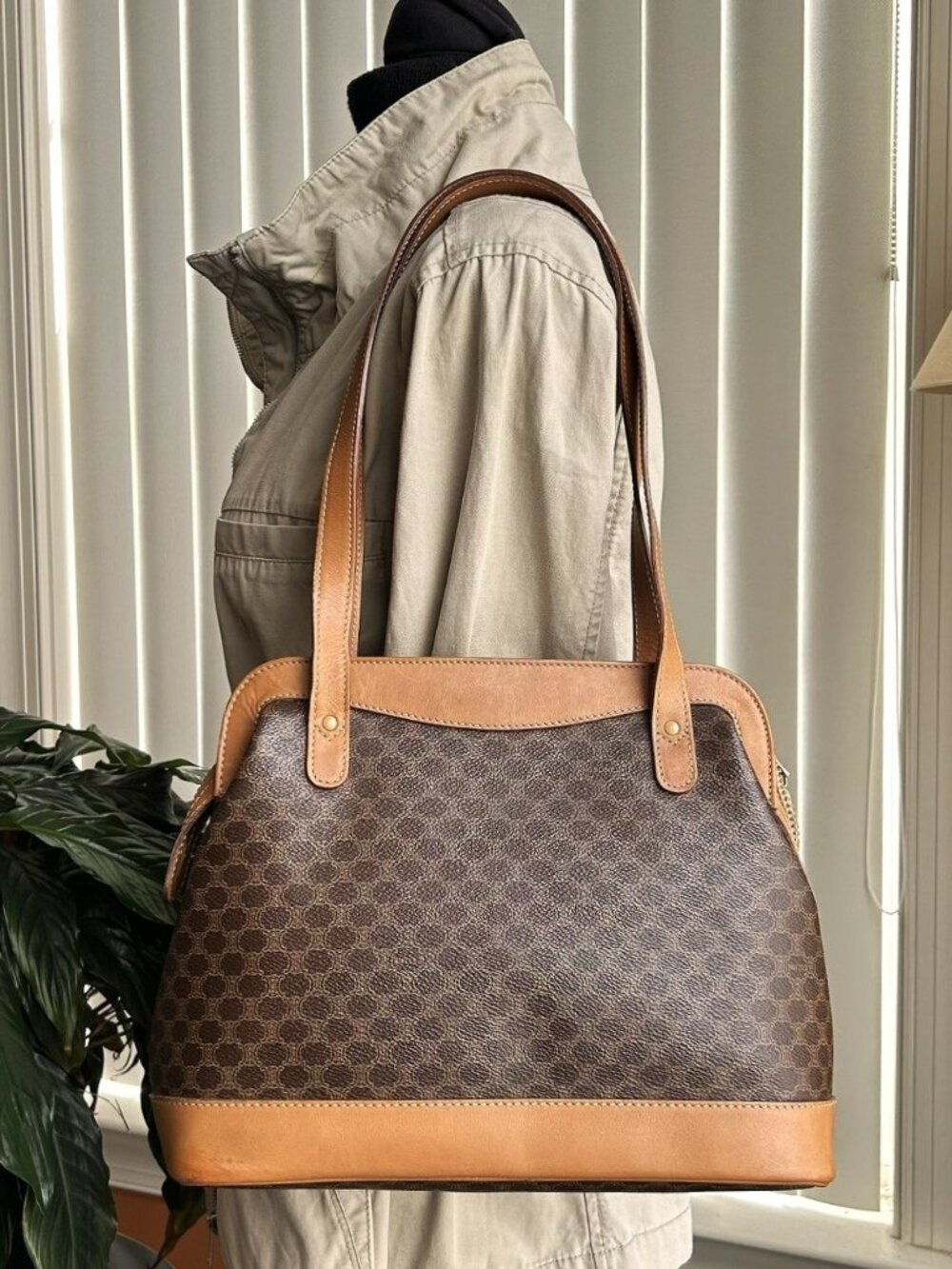 CELINE Macadam Canvas and Shoulder Bag, Brown, Carmel - Picture 4 of 16